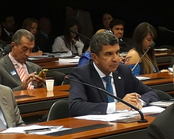 Vidigal questiona Ministro da Saúde sobre processos que obrigam o governo a prestar atendimentos Em audiência na Câmara dos Deputados, o parlamentar questionou Ricardo Barros sobre os problemas enfrentados pela saúde no Brasil.