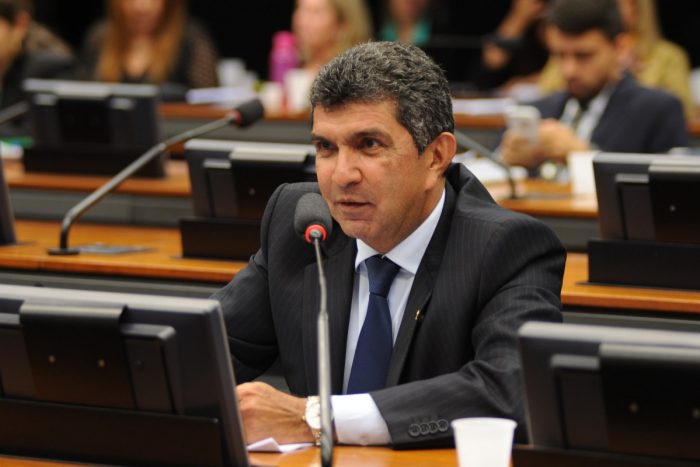 Aprovado projeto de Vidigal que coloca Santa Teresa como pioneira da imigração italiana Comissão de Educação do Senado aprova projeto do parlamentar que inclui o dia 26 de junho como dia de reconhecimento da cidade de Santa Teresa como pioneira da Imigração Italiana no nosso país.